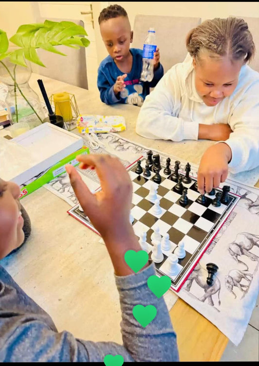 Proper visible chess pieces and board